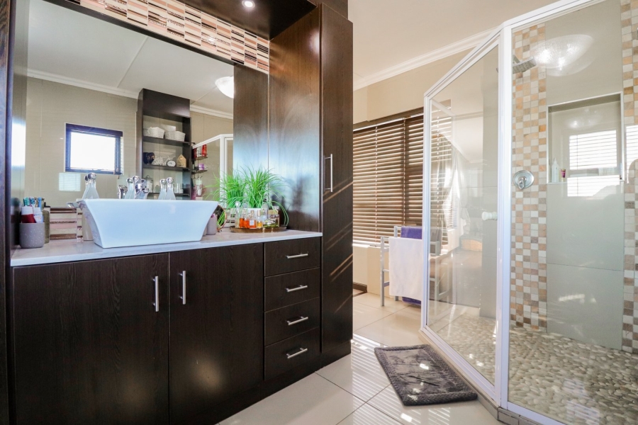 4 Bedroom Property for Sale in Island View Western Cape